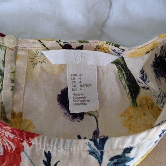 Floral Top - Picture 4 of 5